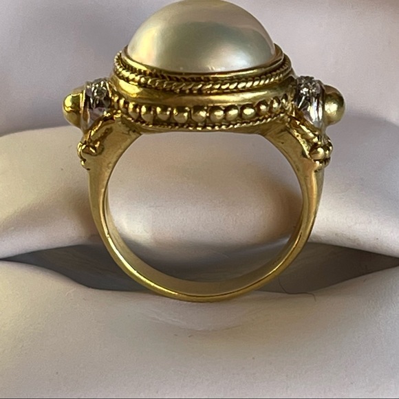 Authentic White Mabé Pearl 18kt gold w/ diamonds cocktail ring retail $3000 - Picture 6 of 11